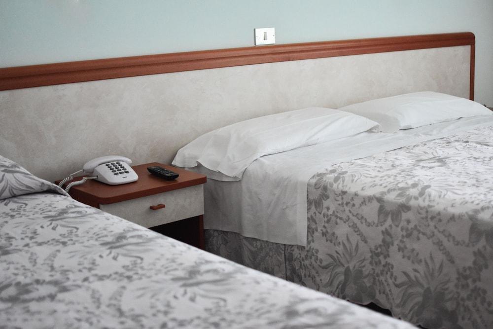 Hotel Universal Беллария-Иджеа-Марина Экстерьер фото
