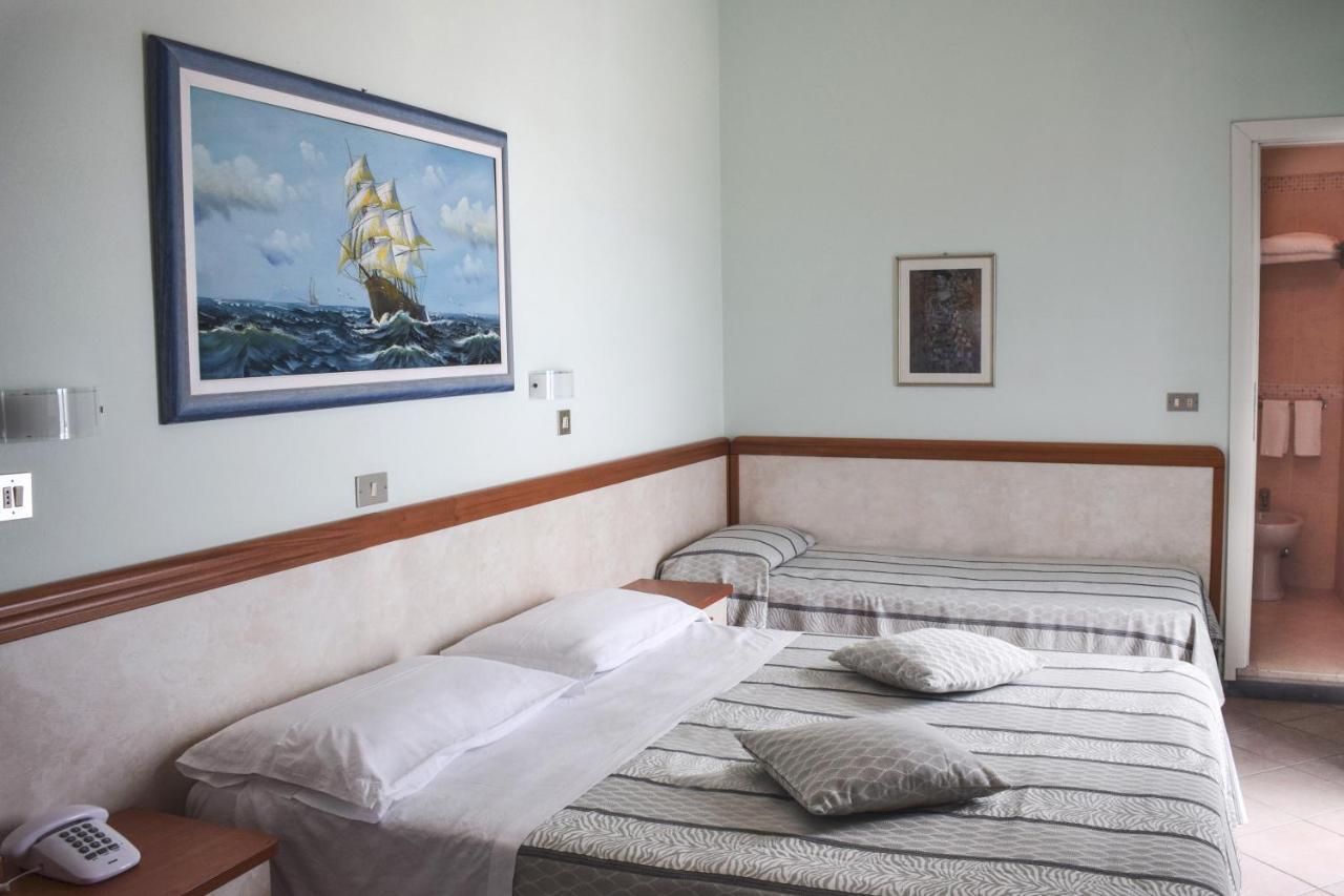 Hotel Universal Беллария-Иджеа-Марина Экстерьер фото